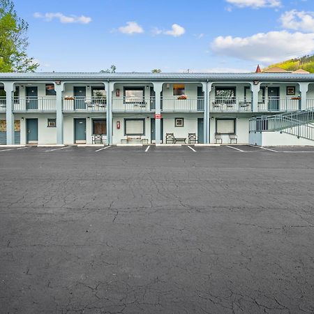 Country Town N' Suites Gatlinburg Exterior photo
