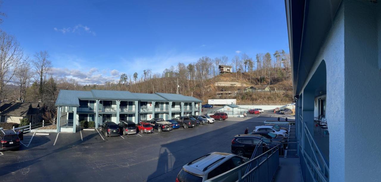 Country Town N' Suites Gatlinburg Exterior photo
