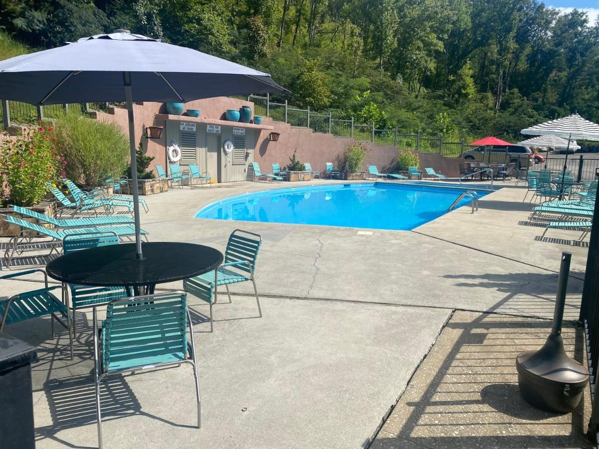 Country Town N' Suites Gatlinburg Exterior photo