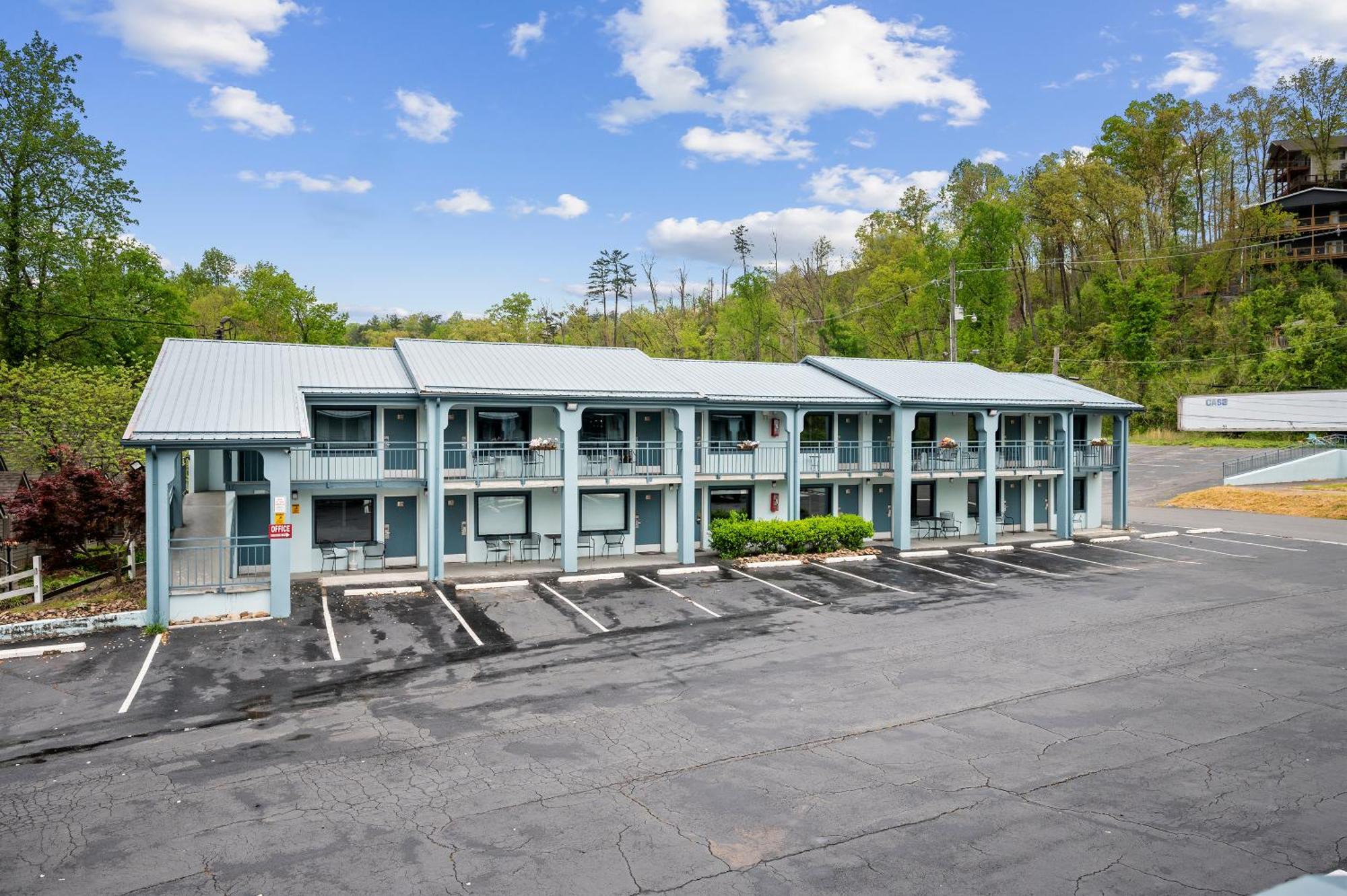 Country Town N' Suites Gatlinburg Exterior photo
