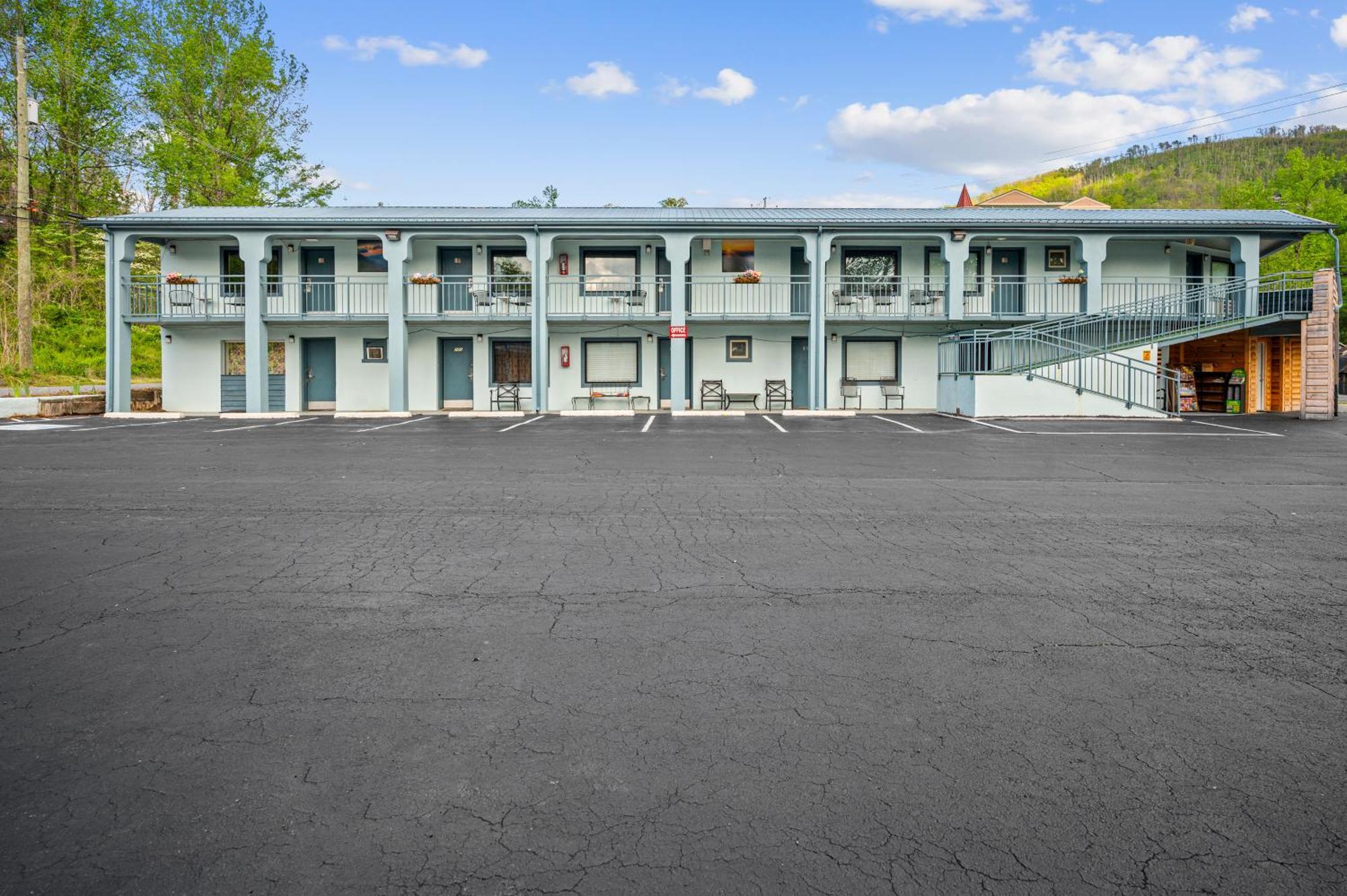 Country Town N' Suites Gatlinburg Exterior photo